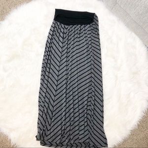 3/$10! Motherhood Maternity maxi skirt